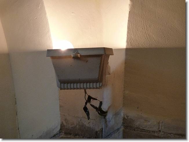 Clicca per scorrere le foto originali ingrandite
