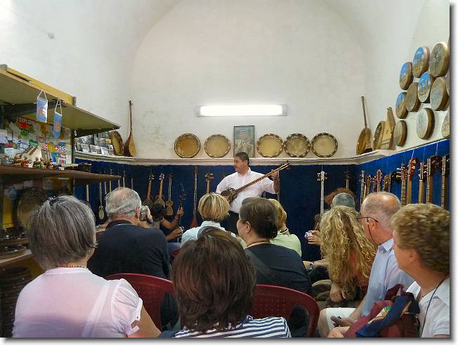 Clicca per scorrere le foto originali ingrandite