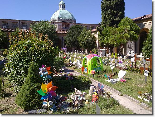 Clicca per scorrere le foto originali ingrandite