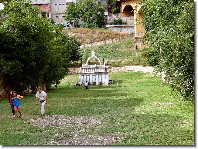 Clicca per scorrere le foto originali ingrandite
