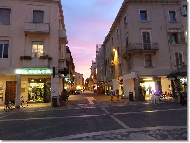 Clicca per scorrere le foto originali ingrandite