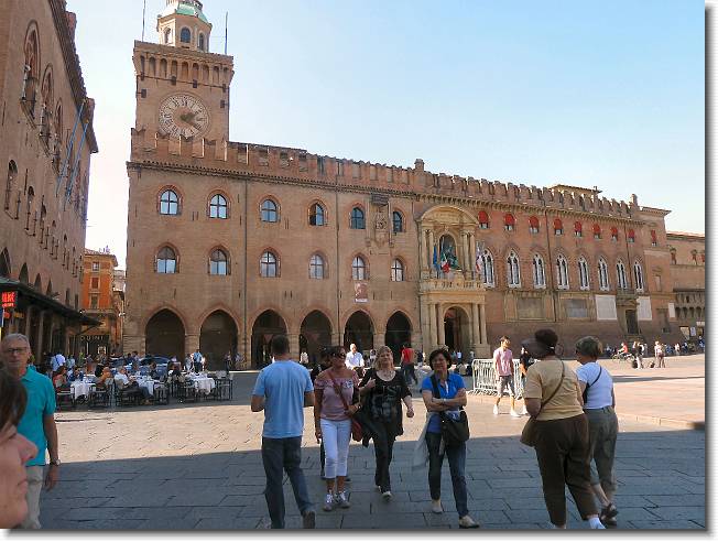Clicca per scorrere le foto originali ingrandite