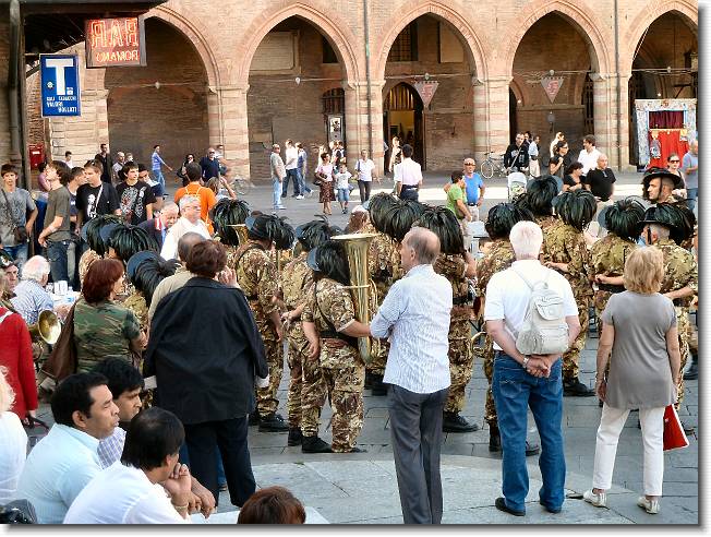 Clicca per scorrere le foto originali ingrandite