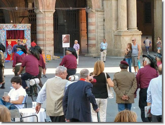 Clicca per scorrere le foto originali ingrandite
