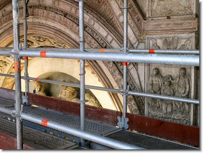 Clicca per scorrere le foto originali ingrandite
