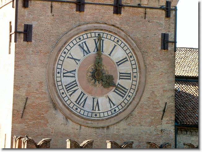 Clicca per scorrere le foto originali ingrandite