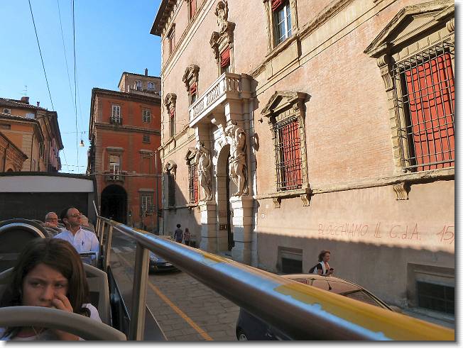 Clicca per scorrere le foto originali ingrandite