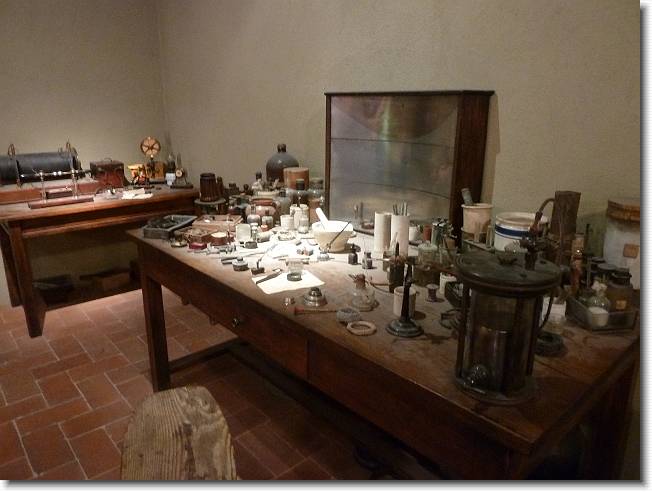 Clicca per scorrere le foto originali ingrandite
