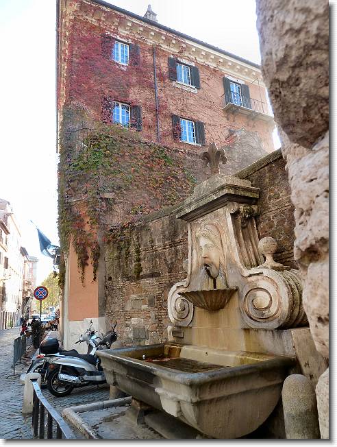 Clicca per scorrere le foto originali ingrandite