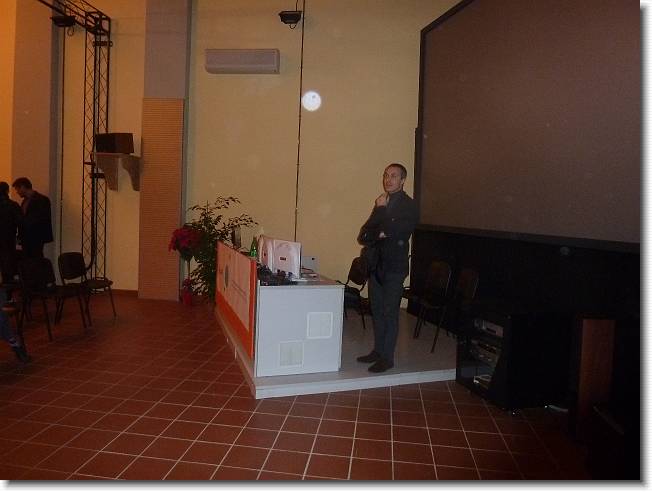 Clicca per scorrere le foto originali ingrandite