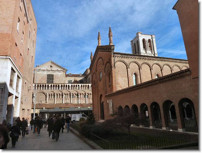 Clicca per scorrere le foto originali ingrandite