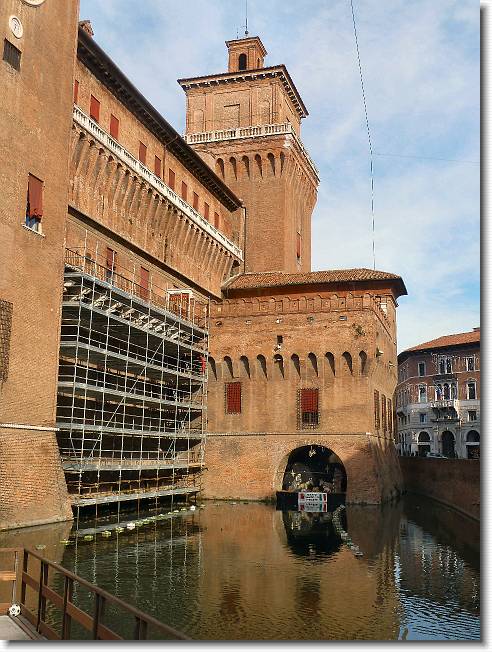 Clicca per scorrere le foto originali ingrandite