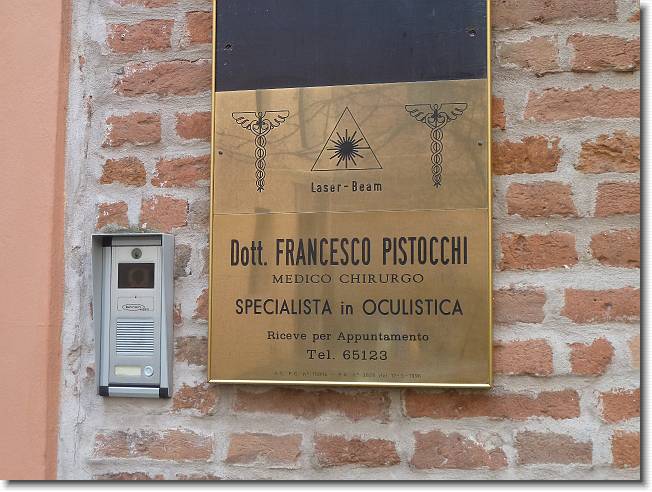 Clicca per scorrere le foto originali ingrandite