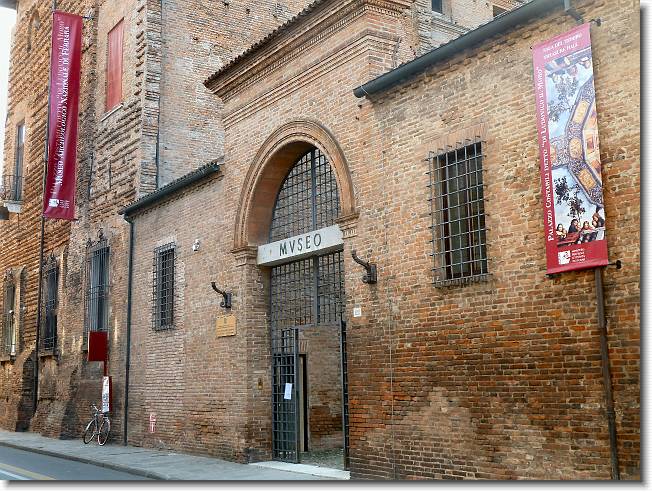 Clicca per scorrere le foto originali ingrandite