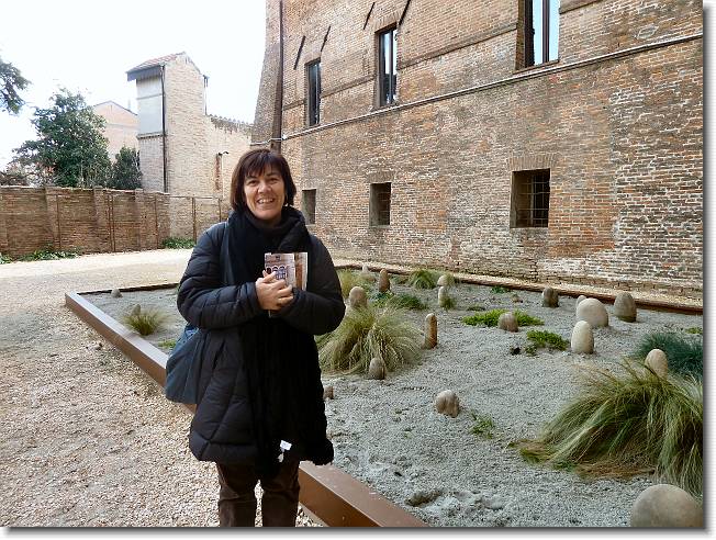 Clicca per scorrere le foto originali ingrandite