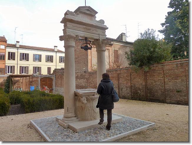 Clicca per scorrere le foto originali ingrandite