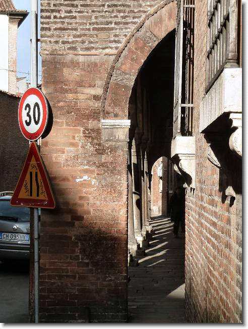 Clicca per scorrere le foto originali ingrandite