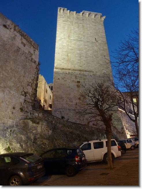 Clicca per scorrere le foto originali ingrandite
