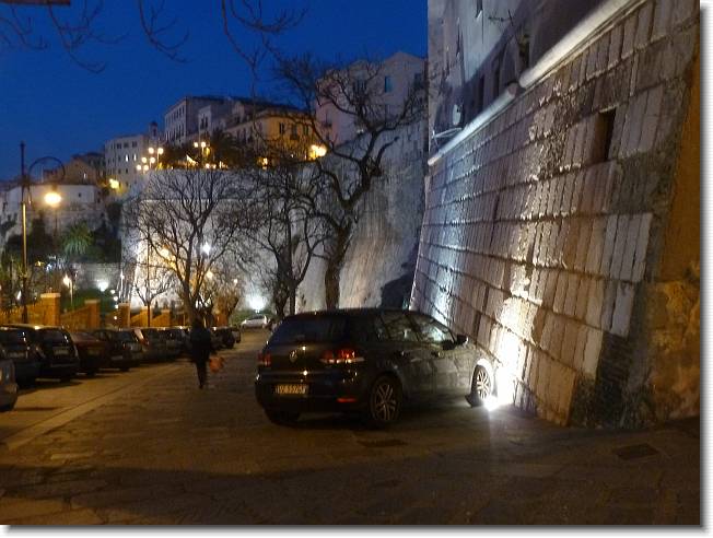 Clicca per scorrere le foto originali ingrandite
