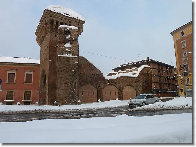 Clicca per scorrere le foto originali ingrandite