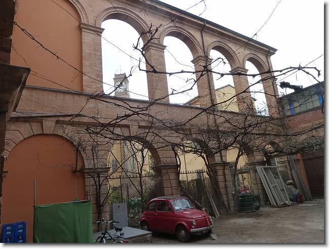 Clicca per scorrere le foto originali ingrandite