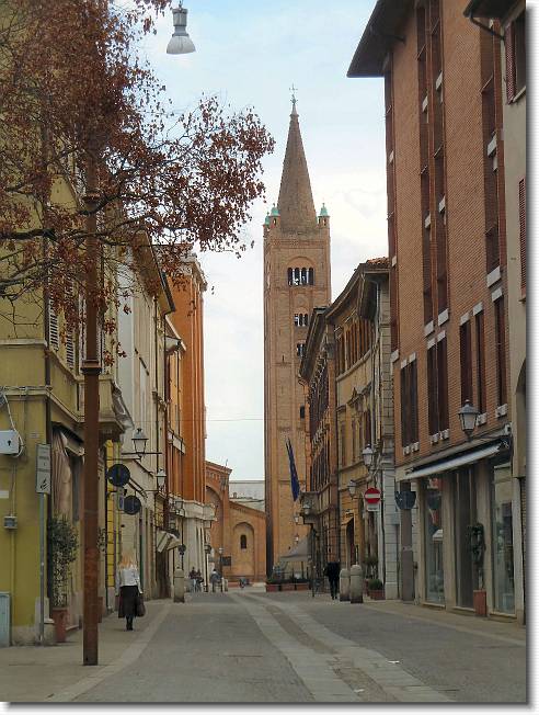 Clicca per scorrere le foto originali ingrandite