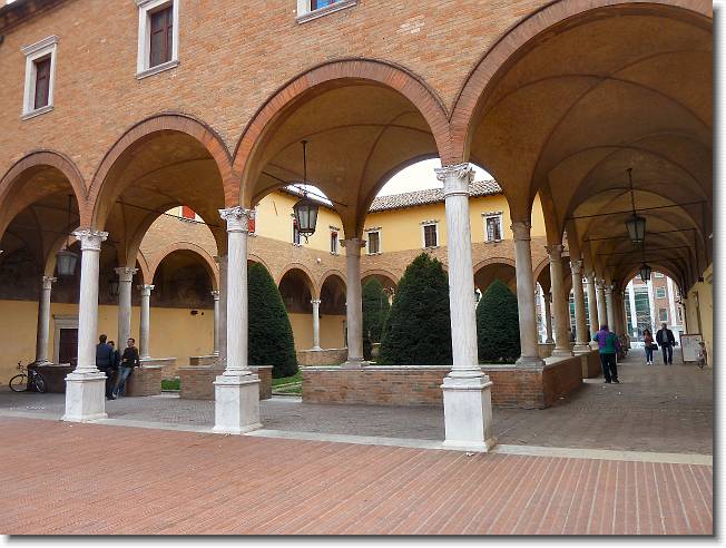 Clicca per scorrere le foto originali ingrandite
