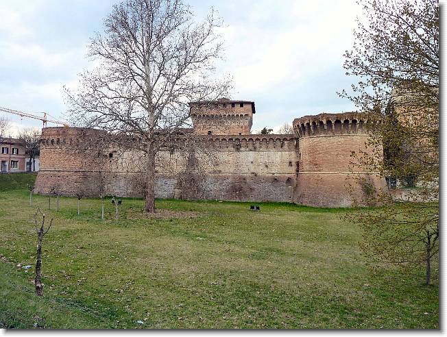 Clicca per scorrere le foto originali ingrandite