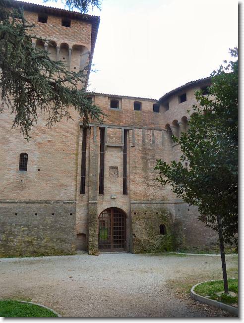 Clicca per scorrere le foto originali ingrandite