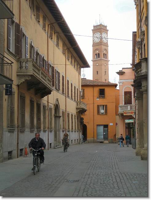 Clicca per scorrere le foto originali ingrandite