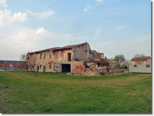 Clicca per scorrere le foto originali ingrandite