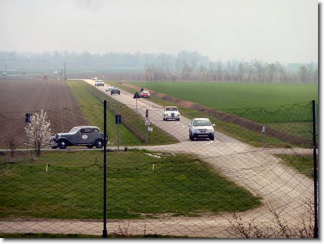 Clicca per scorrere le foto originali ingrandite