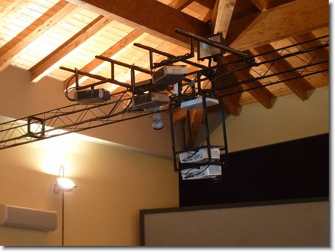 Clicca per scorrere le foto originali ingrandite