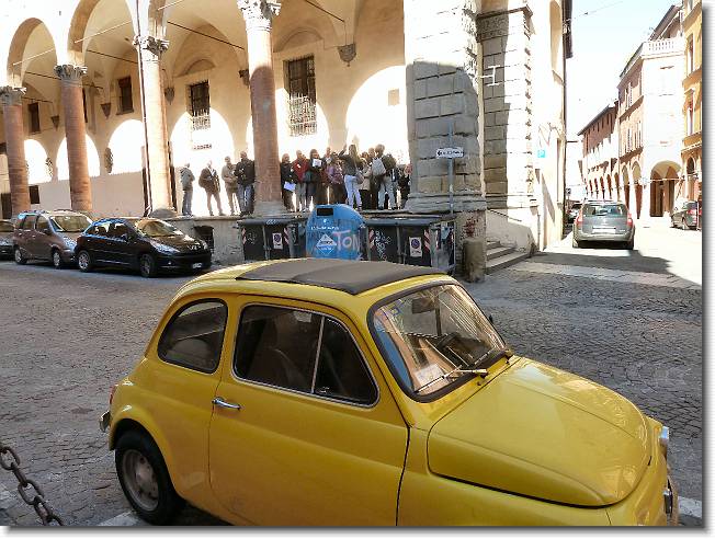 Clicca per scorrere le foto originali ingrandite