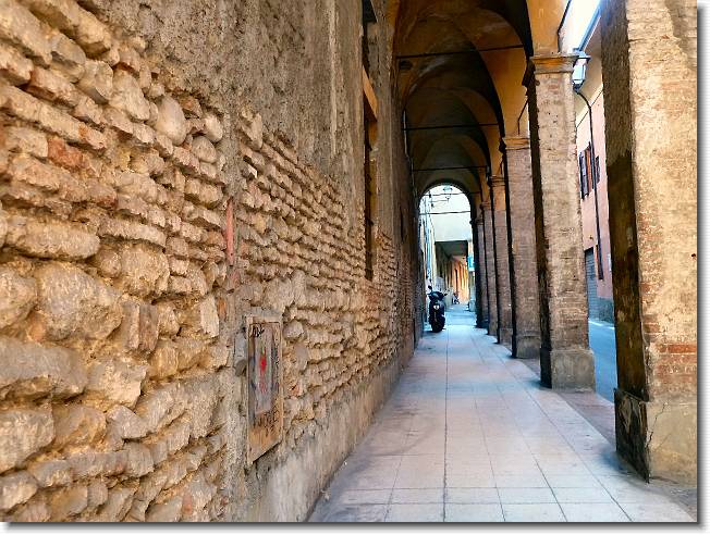 Clicca per scorrere le foto originali ingrandite