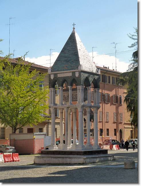Clicca per scorrere le foto originali ingrandite