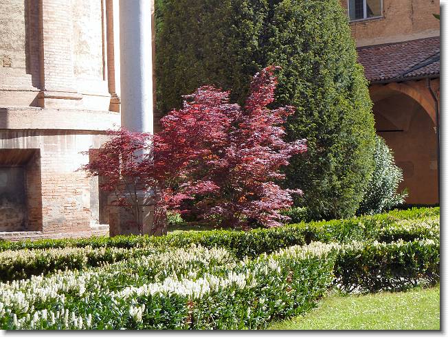 Clicca per scorrere le foto originali ingrandite