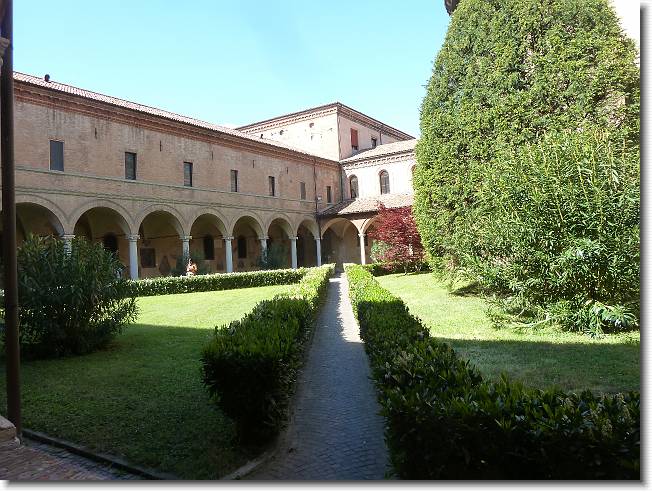 Clicca per scorrere le foto originali ingrandite
