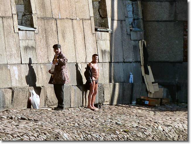 Clicca per scorrere le foto originali ingrandite
