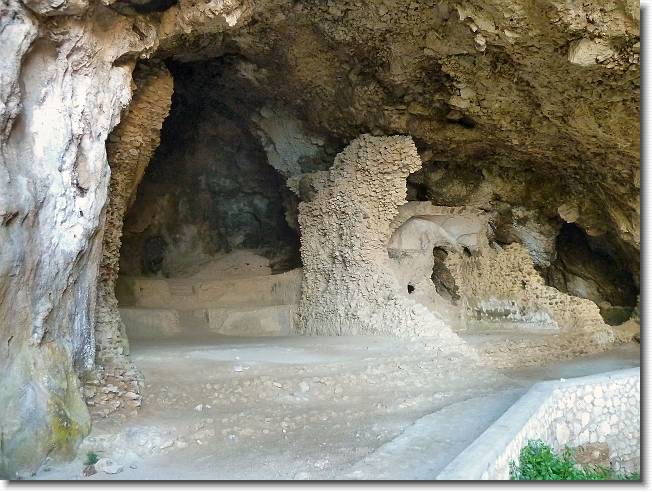 Clicca per scorrere le foto originali ingrandite