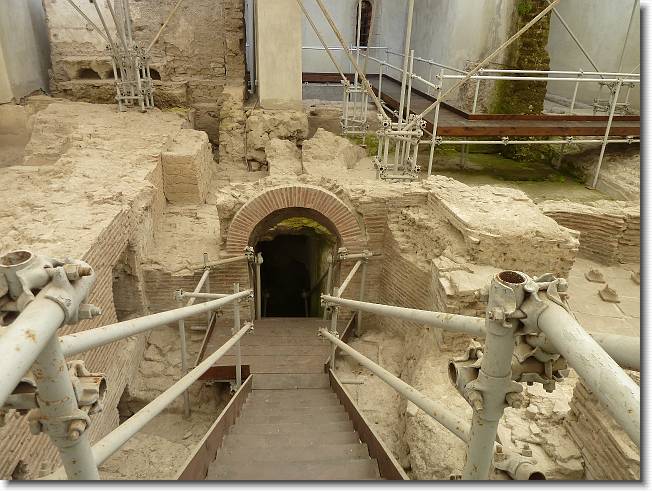 Clicca per scorrere le foto originali ingrandite