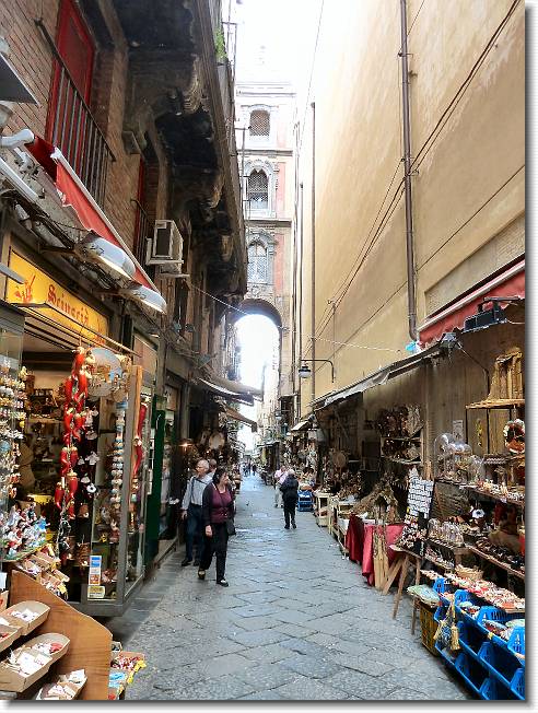 Clicca per scorrere le foto originali ingrandite