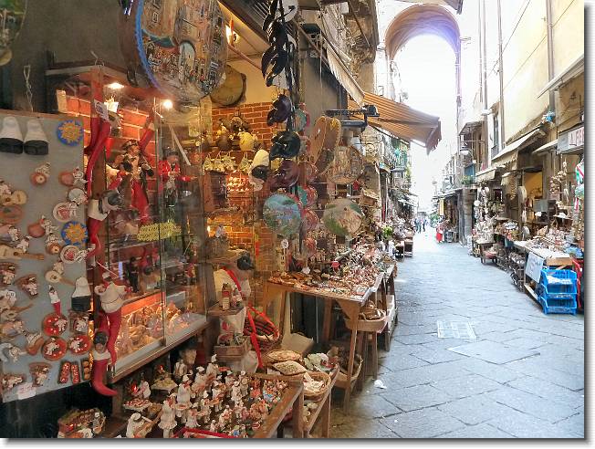 Clicca per scorrere le foto originali ingrandite