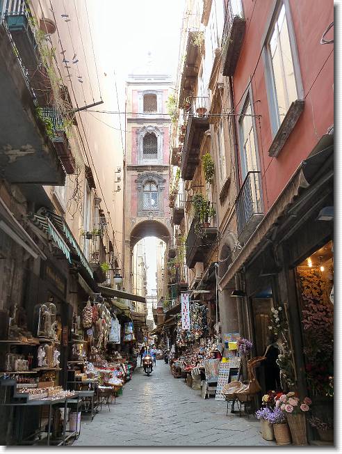 Clicca per scorrere le foto originali ingrandite