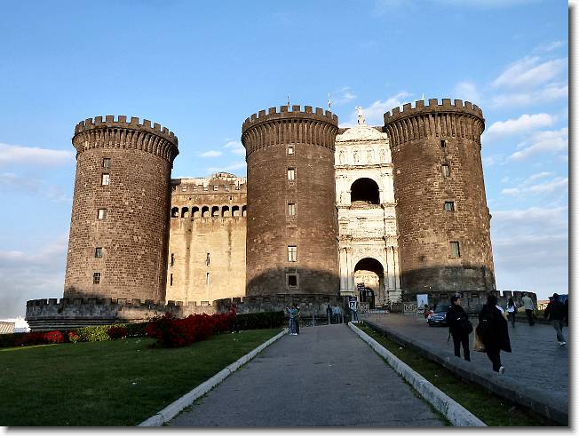 Clicca per scorrere le foto originali ingrandite