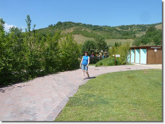 Clicca per scorrere le foto originali ingrandite