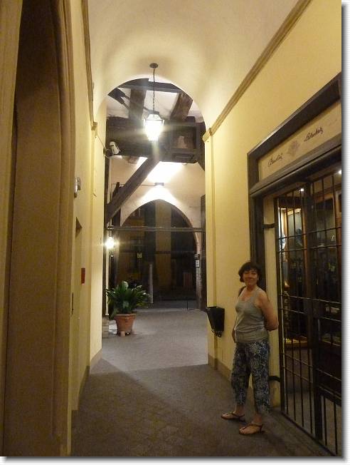 Clicca per scorrere le foto originali ingrandite