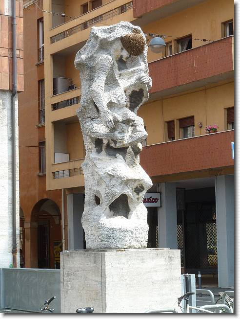Clicca per scorrere le foto originali ingrandite