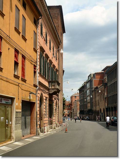 Clicca per scorrere le foto originali ingrandite