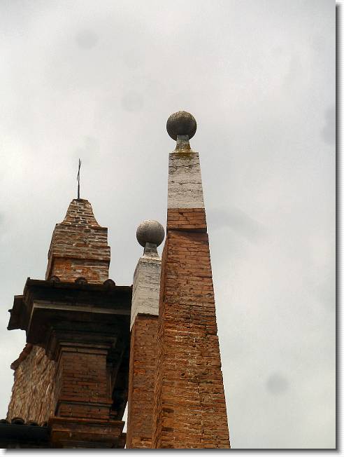 Clicca per scorrere le foto originali ingrandite